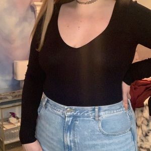 🌚Black Ribbed V Neck Body Suit🌚